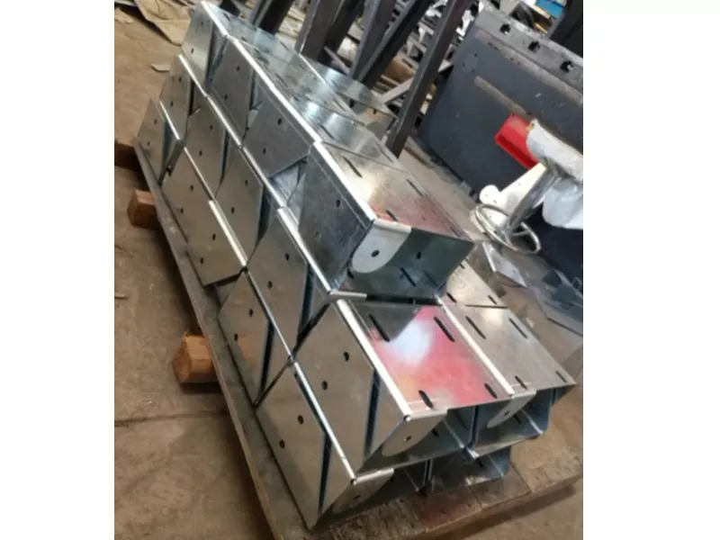 Biegen von lasergeschnittenen Teilen, Herstellung von Metallhalterungen